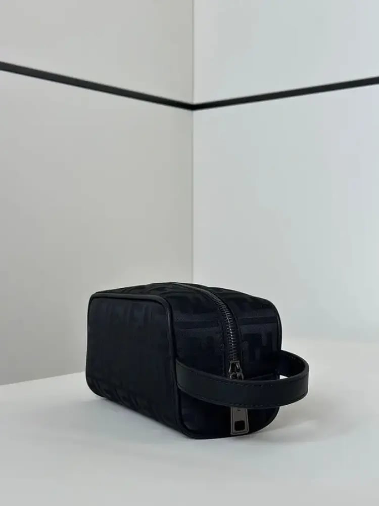 FENDI _ رجالي _ صغيرة