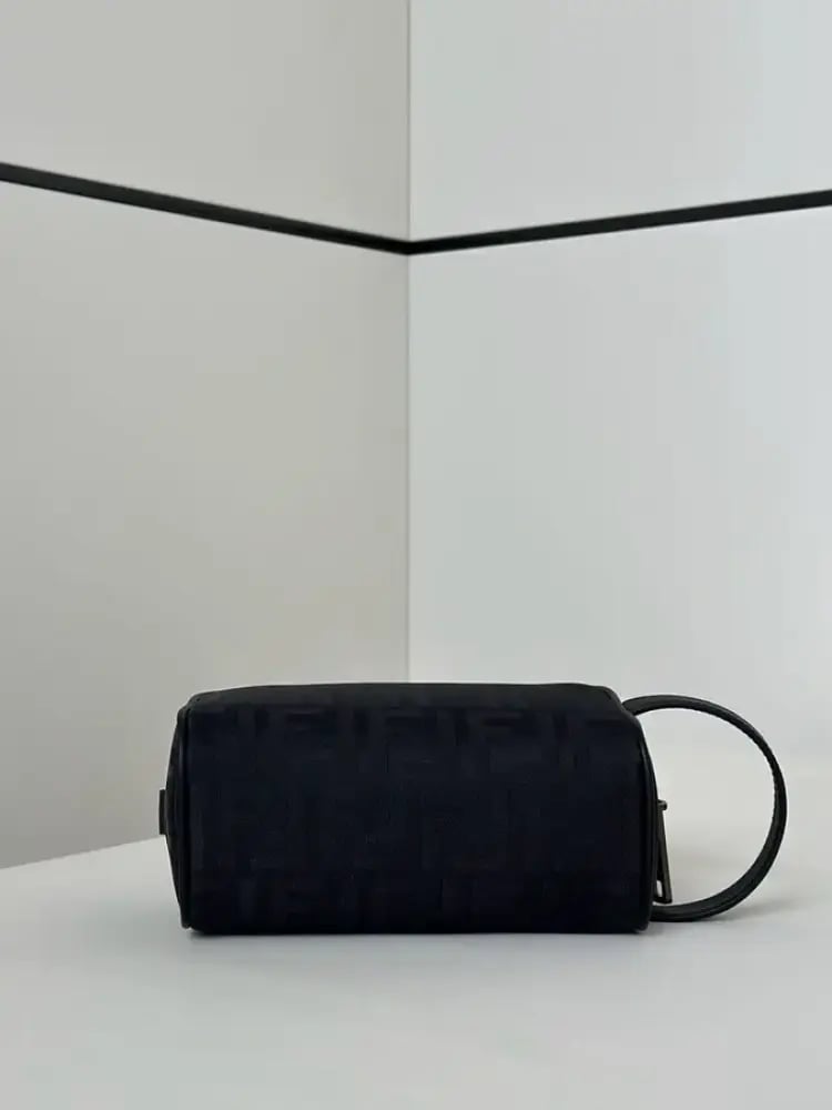 FENDI _ رجالي _ صغيرة