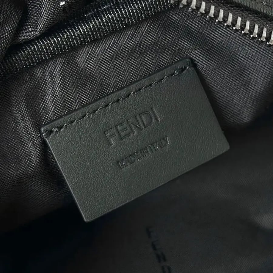 FENDI _ رجالي _ صغيرة