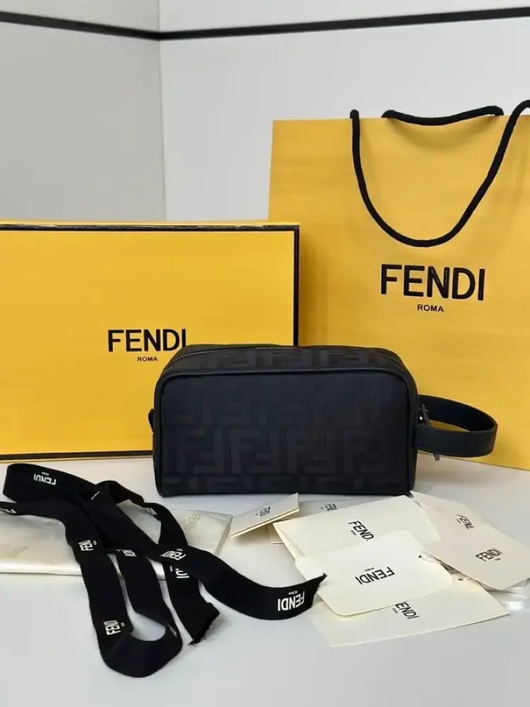 FENDI _ رجالي _ صغيرة