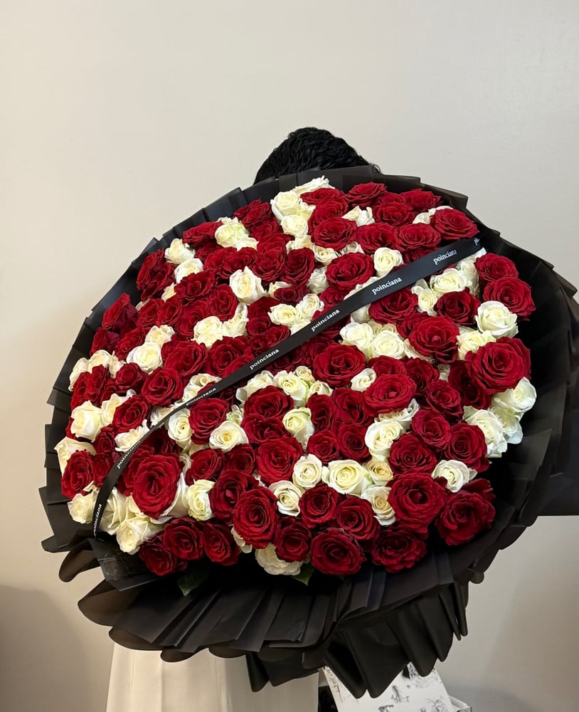 A bunch of 200 roses of Gori type
