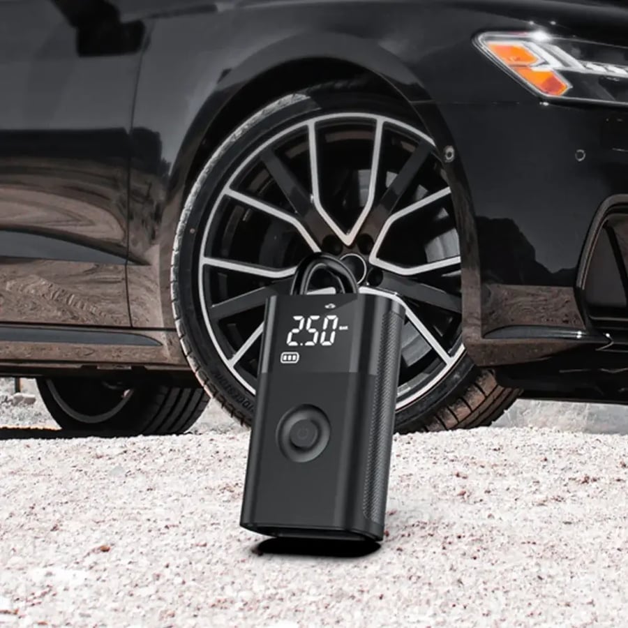 منفاخ إطارات رقمي محمول مع ضوء LED وشحن USB-C