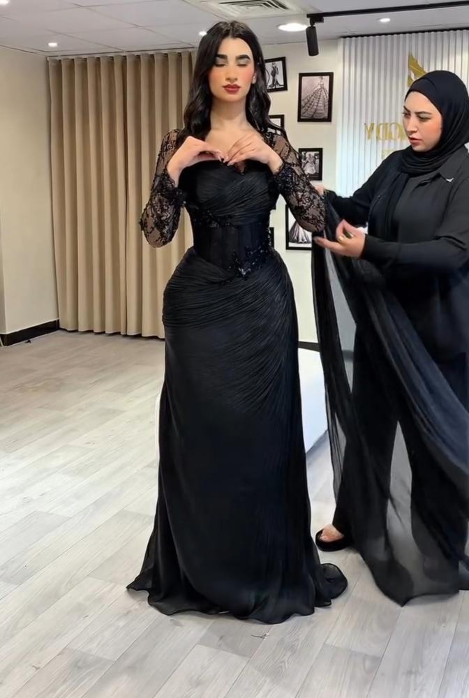 الفستان لاسود