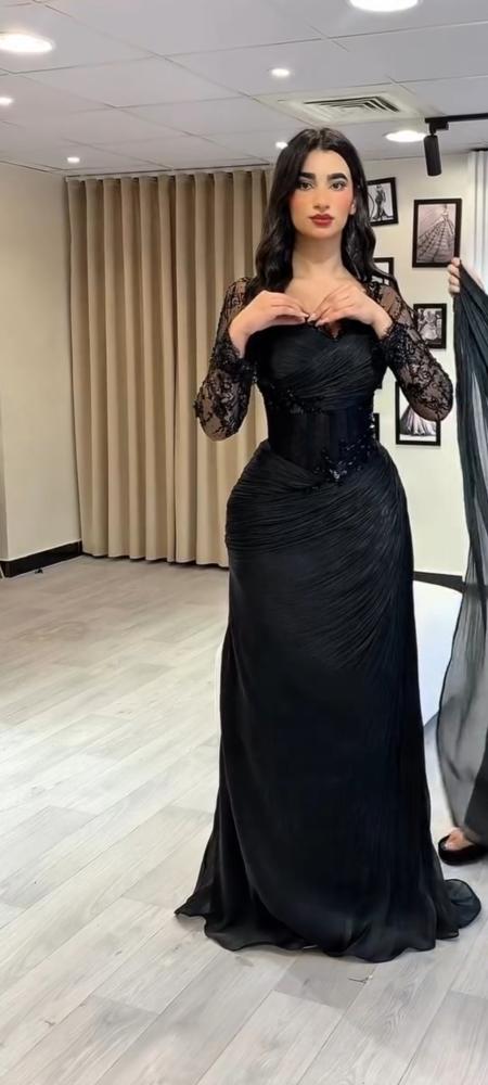 الفستان لاسود
