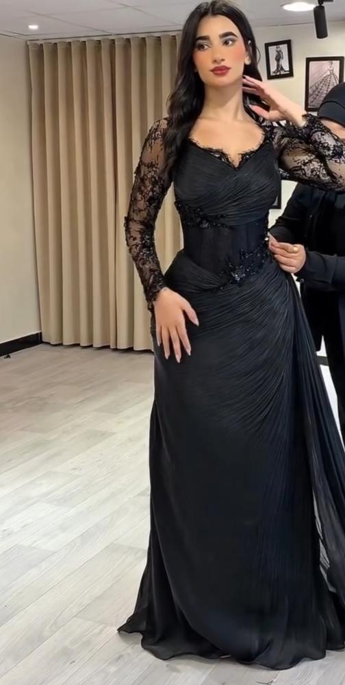 الفستان لاسود
