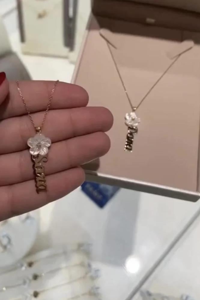 Elegant necklace with name and flower, made to order