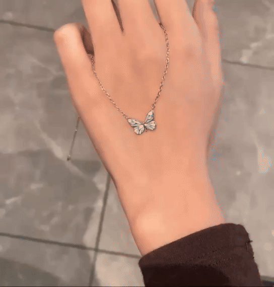 باقة الفراشة : قلادة وسوار يجسدان التناغم المثالي بتصميم راقٍ وأنيق/ The Special Butterfly Package