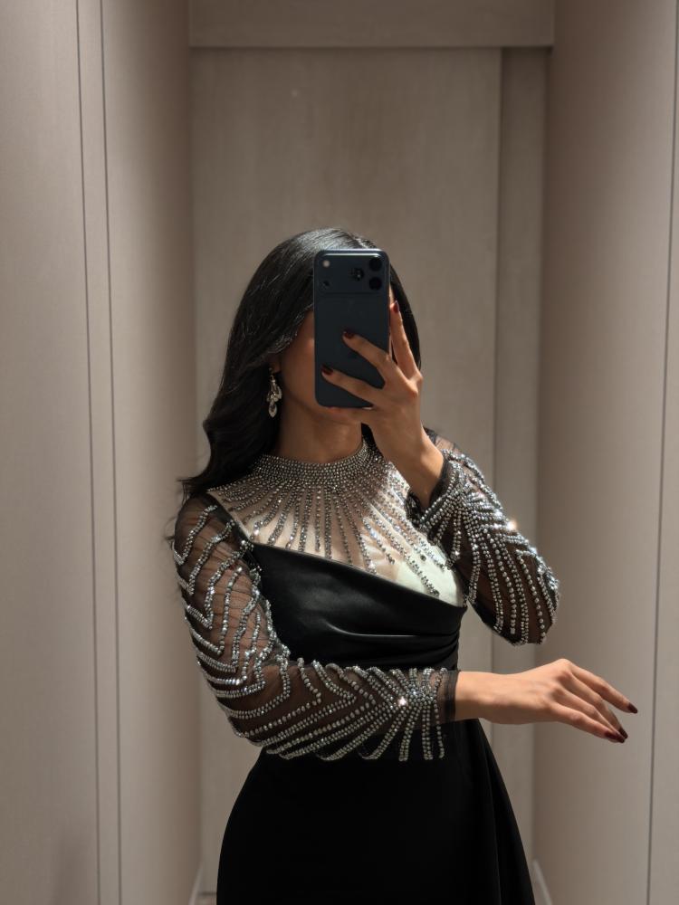 Dress with mask embroidery on the chest, long sleeves, embroidered