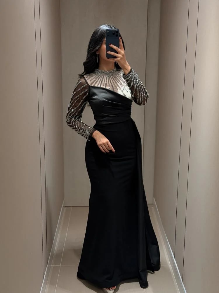Dress with mask embroidery on the chest, long sleeves, embroidered