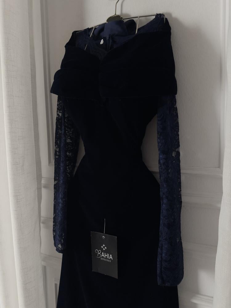 Velvet dress with lace