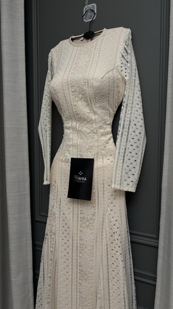 Elegant caramel lace