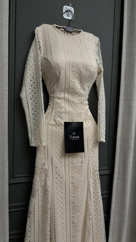 Elegant caramel lace