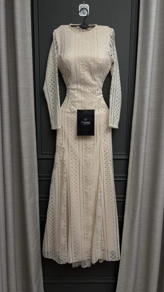 Elegant caramel lace