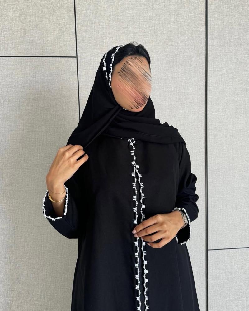 عباية بلاك ليس