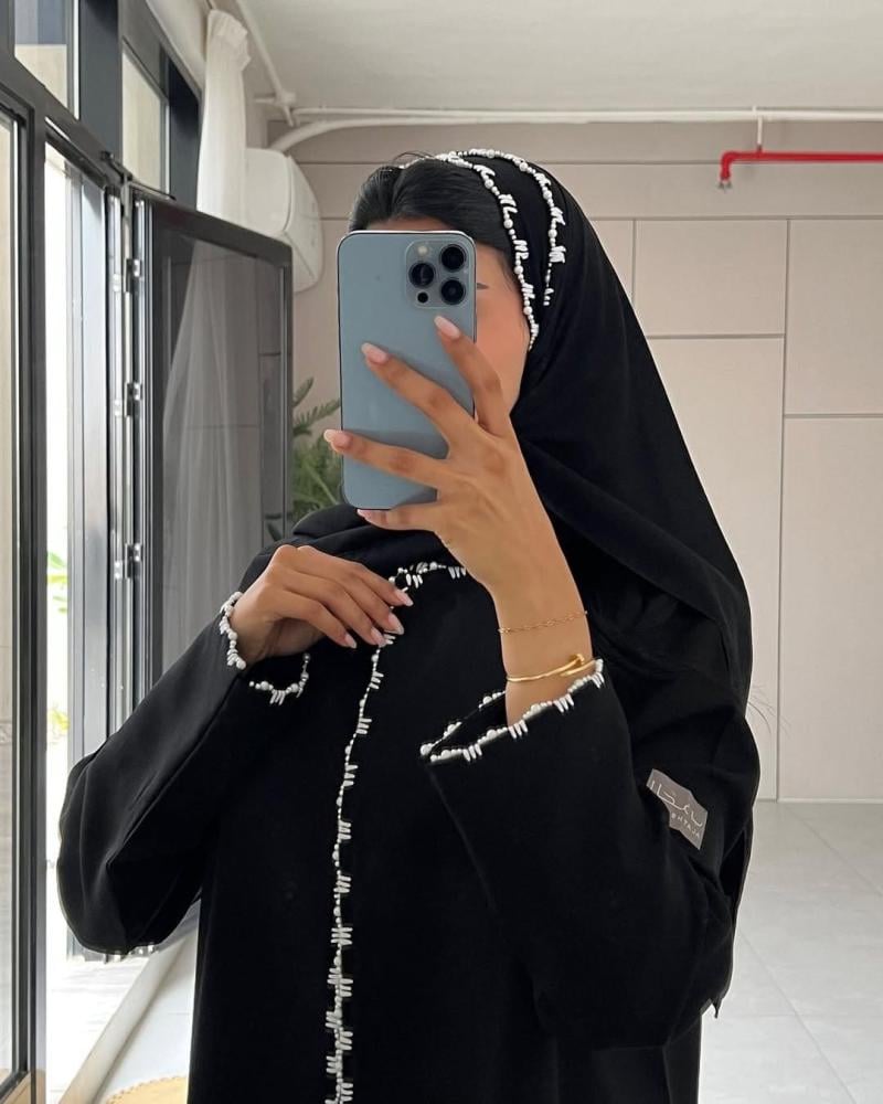 عباية بلاك ليس