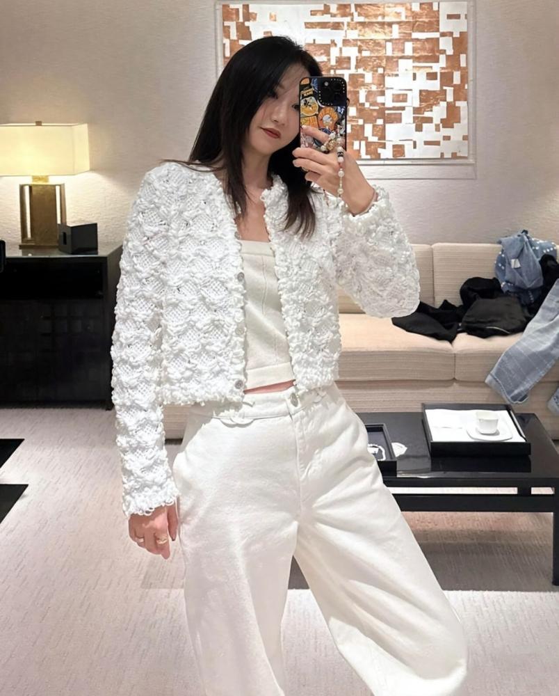 CHANEL 25P WHITE CARDIGAN 2025 كارديجان شانيل قطني أبيض جاكيت كارد