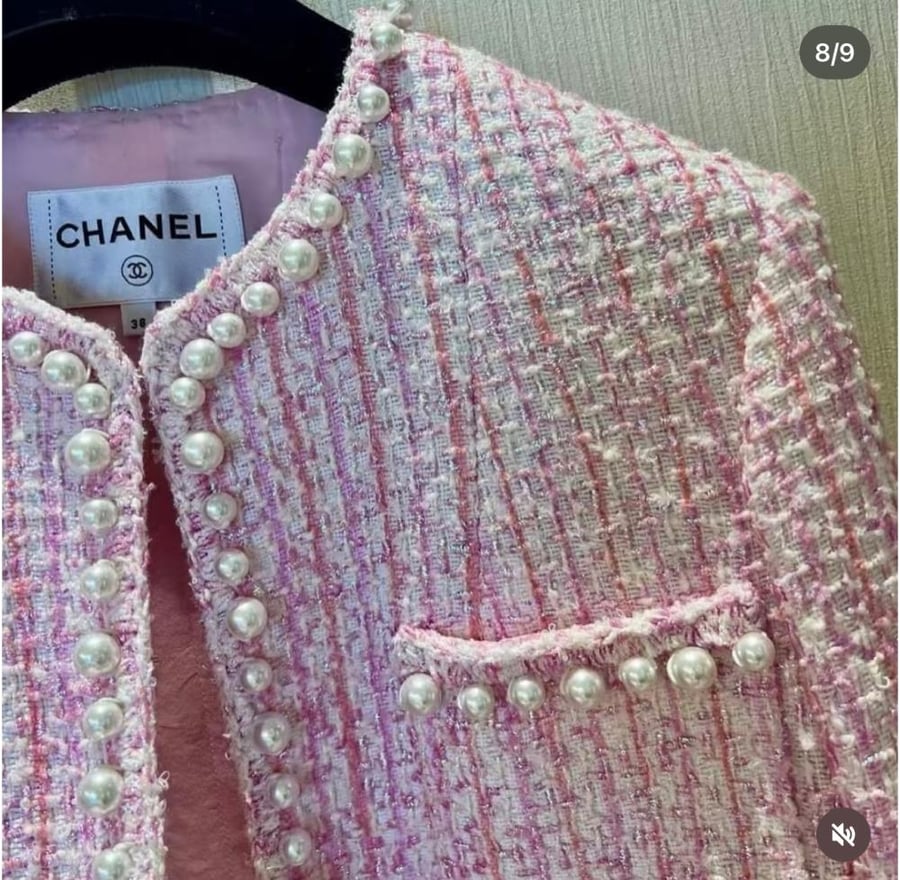 CHANEL PINK TWEED JACKET 2025 جاكيت شانيل وردي تويد بأزرار أمامية