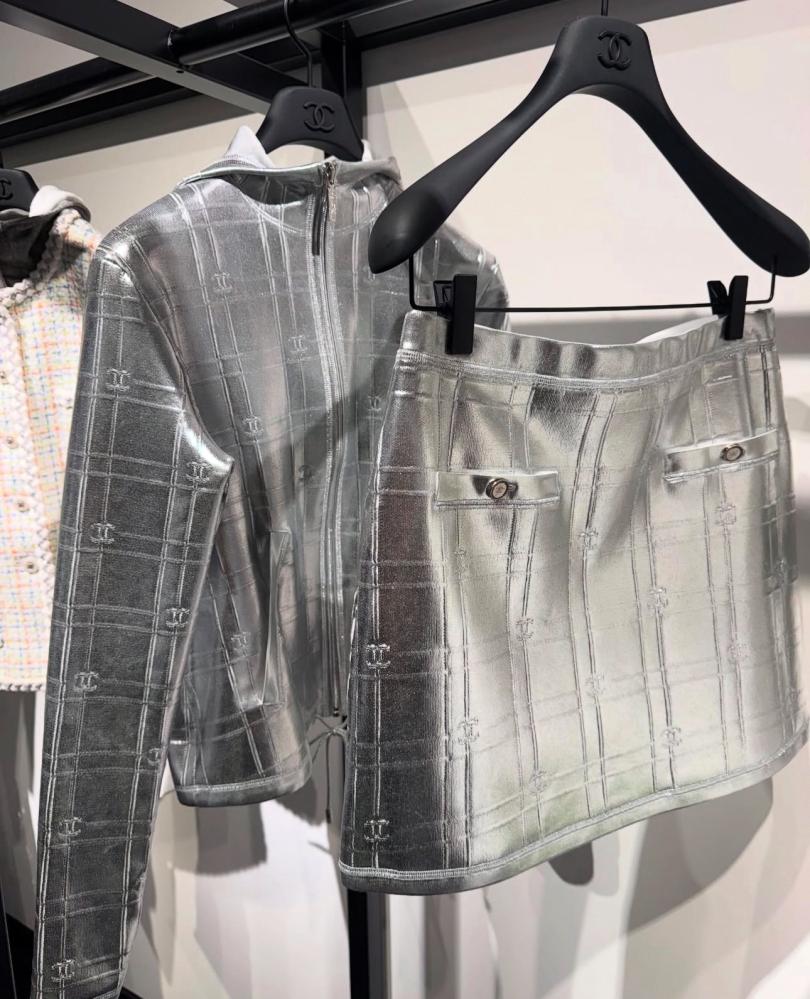 CHANEL CRUISE SILVER SKIRT 2025 تنورة شانيل كروز فضي 2025