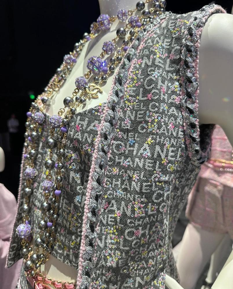 chanel logo cc tank top