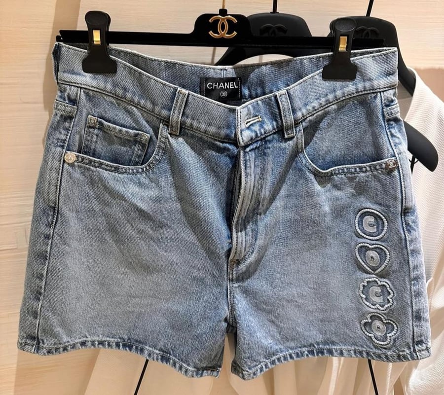 شورت شانيل دينم  شاطئ كوكو بيتش أزرق 2025 Chanel Coco Beach shorts