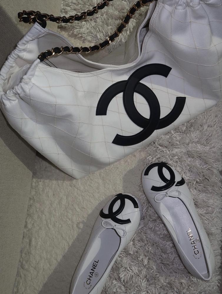 Chanel Coco Beach Ballerina 2026  فلات شانيل باليرينا جلد أبيض أسود
