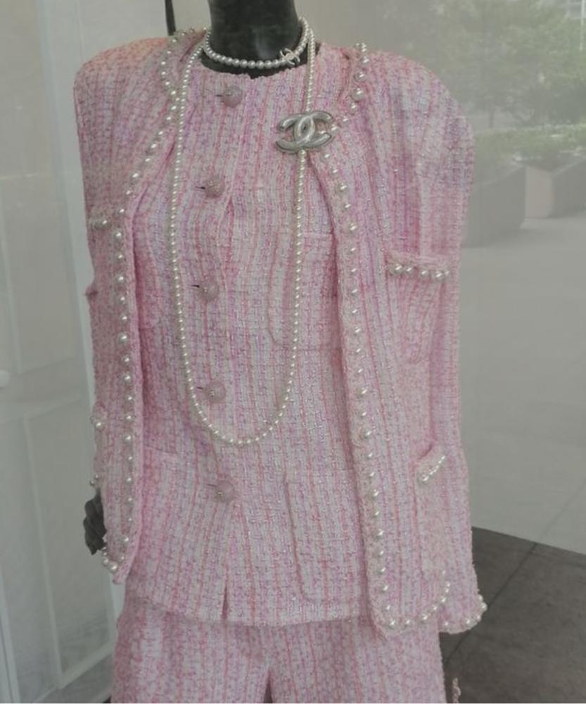 CHANEL PINK TWEED VEST 2025 جيلية وردي تويد بأزرار أمامية