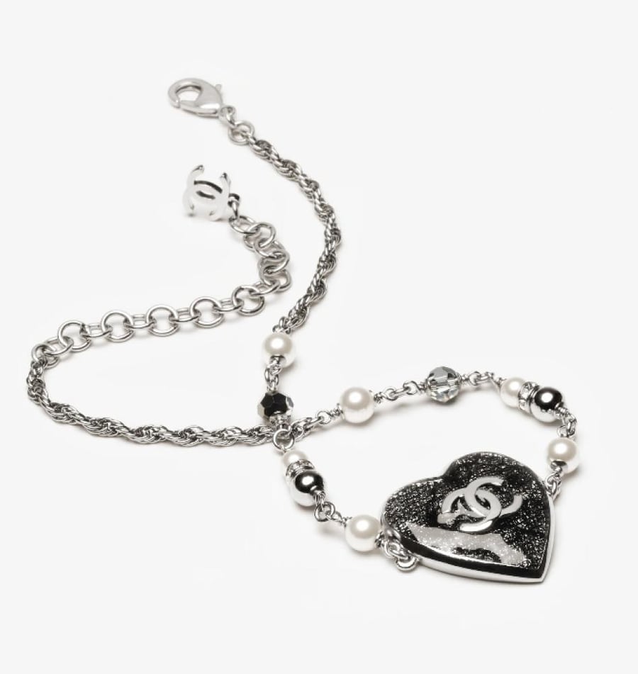 2025 قلادة شانيل شوكر معدن دانتيل فضي أسود CHANEL SILVER BLACK CHOKER