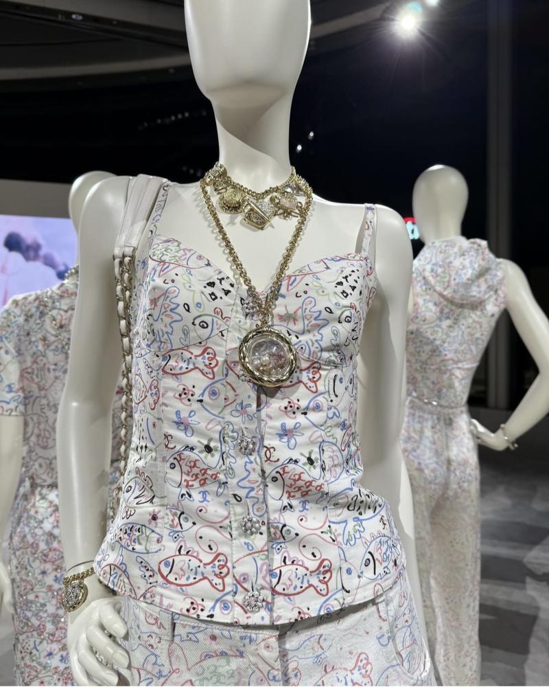 CHANEL CRUISE FISH DENIM 2025 جينز شانيل دينم كروز بطبعات سمك