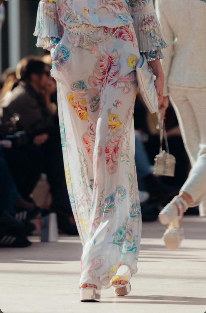 CHANEL SILK PRINTED PANTS 2025  بنطلون شانيل حرير مطبوع