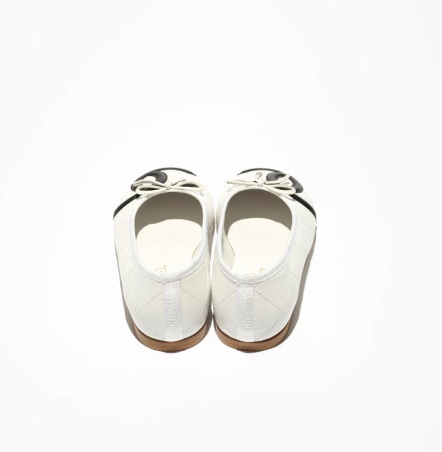 Chanel Coco Beach Ballerina 2026  فلات شانيل باليرينا جلد أبيض أسود