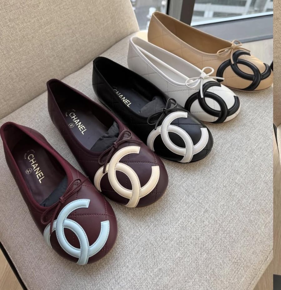 Chanel Coco Beach Ballerina 2026  جزمة شانيل باليرينا جلد أبيض أسود