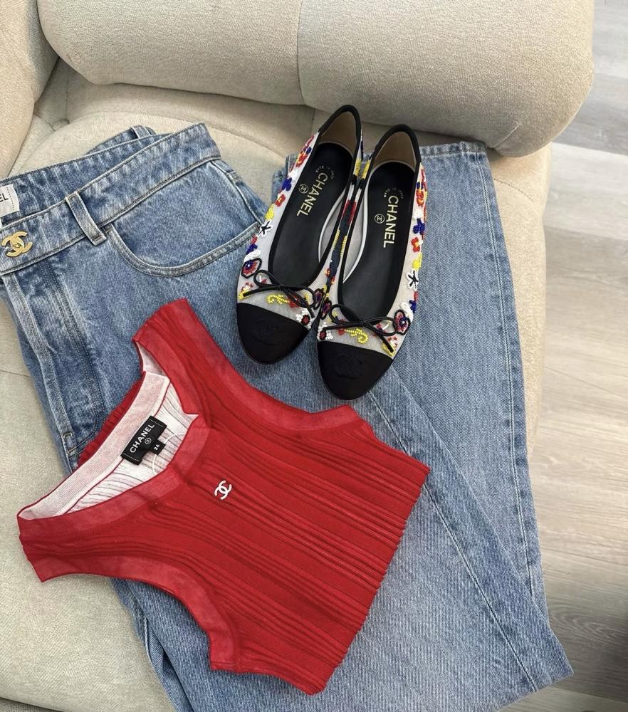 2026 red CHANEL COCO BEACH TANK TOP قميص شانيل تانك أحمر
