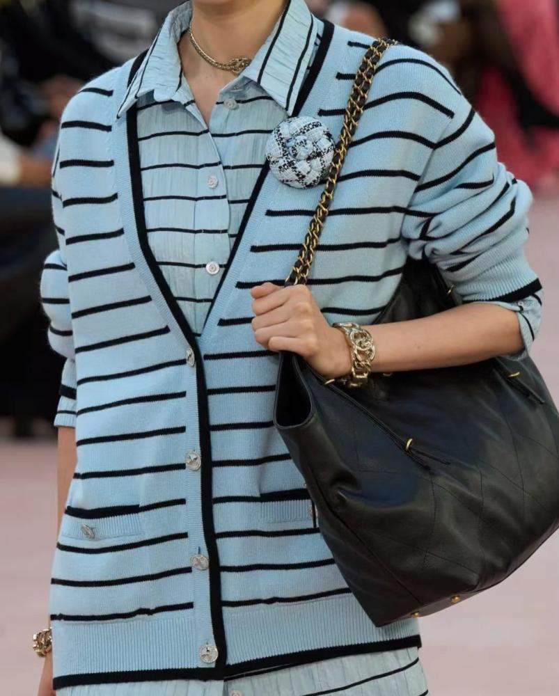 Chanel blue black lines cashmere cardigan شانيل  كارديجان كشمير أزرق
