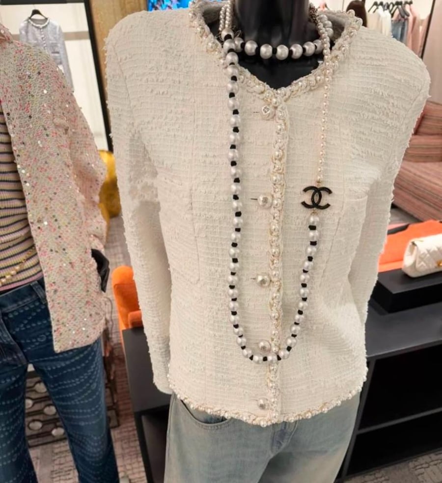 2025 Chanel white pearls tweed jacket جاكيت شانيل تويد أبيض لؤلؤي