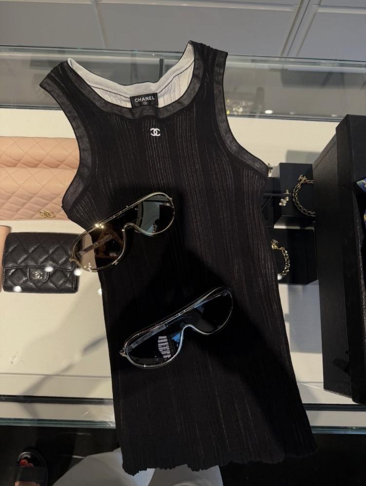 2026 black CHANEL COCO BEACH TANK TOP قميص شانيل تانك أسود