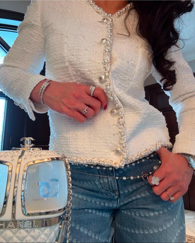 2025 Chanel white pearls tweed jacket جاكيت شانيل تويد أبيض لؤلؤي