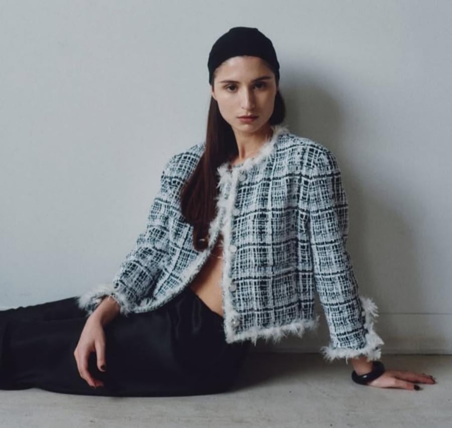 2025 CHANEL TWEED FEATHERS JACKET جاكيت شانيل تويد ريش أبيض أسود