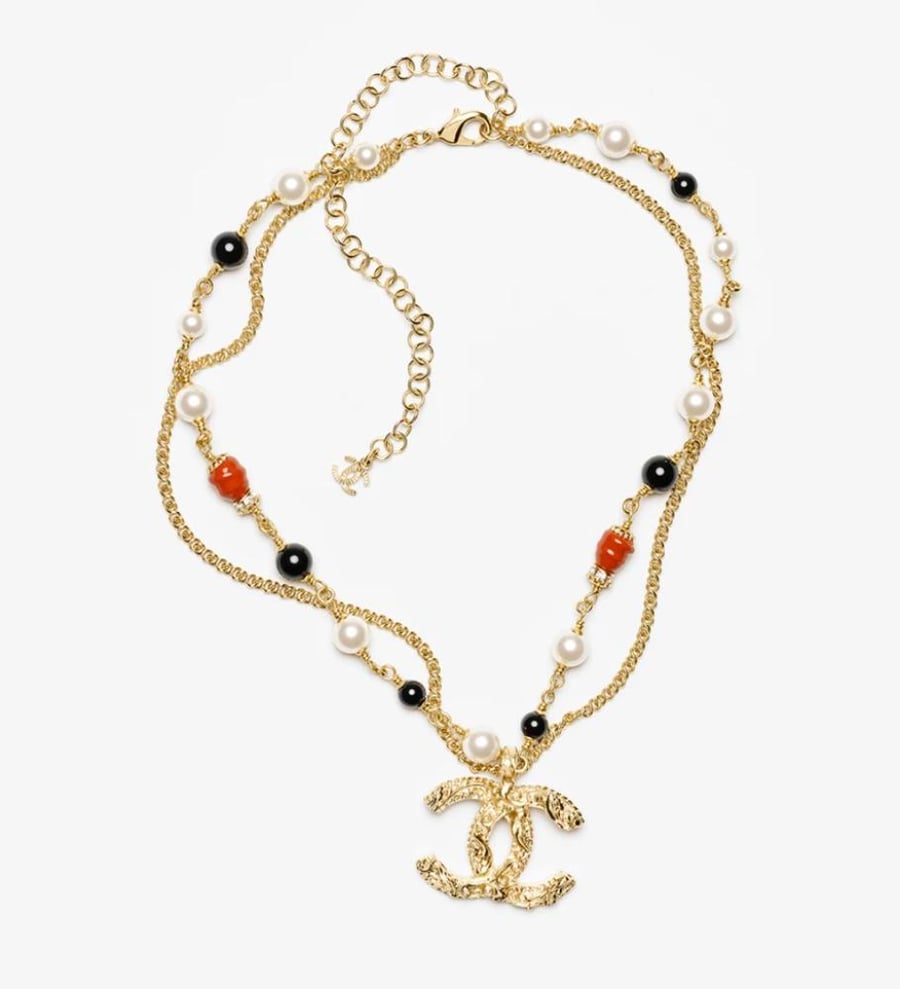 قلادة شانيل ذهبي لؤلؤي كريستالي FALL WINTER 2025 CHANEL GOLD NECKLACE