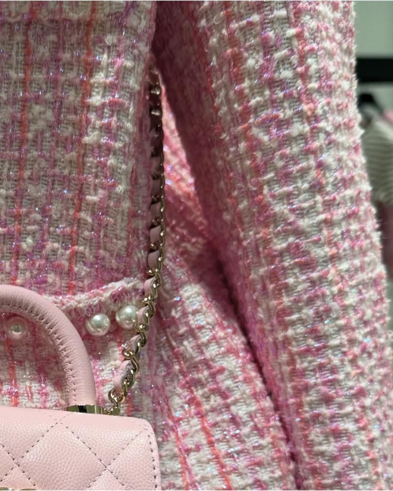 CHANEL PINK TWEED JACKET 2025 جاكيت شانيل وردي تويد بأزرار أمامية