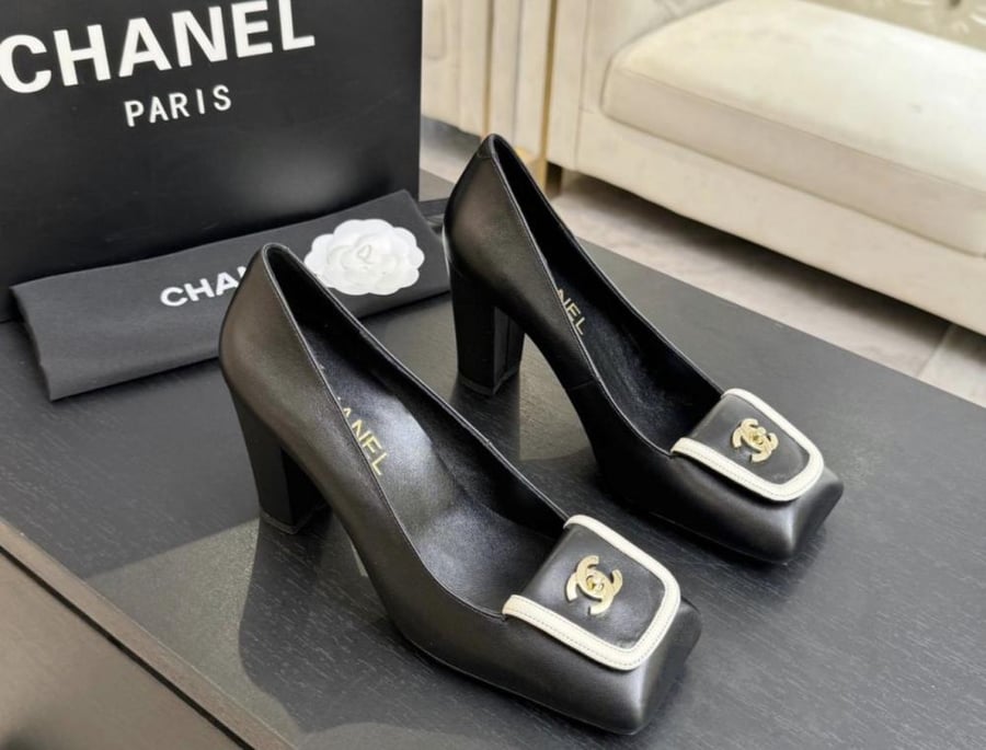 2026 Chanel black white Pumps حذاء شانيل بكعب عال جلد ابيض اسود