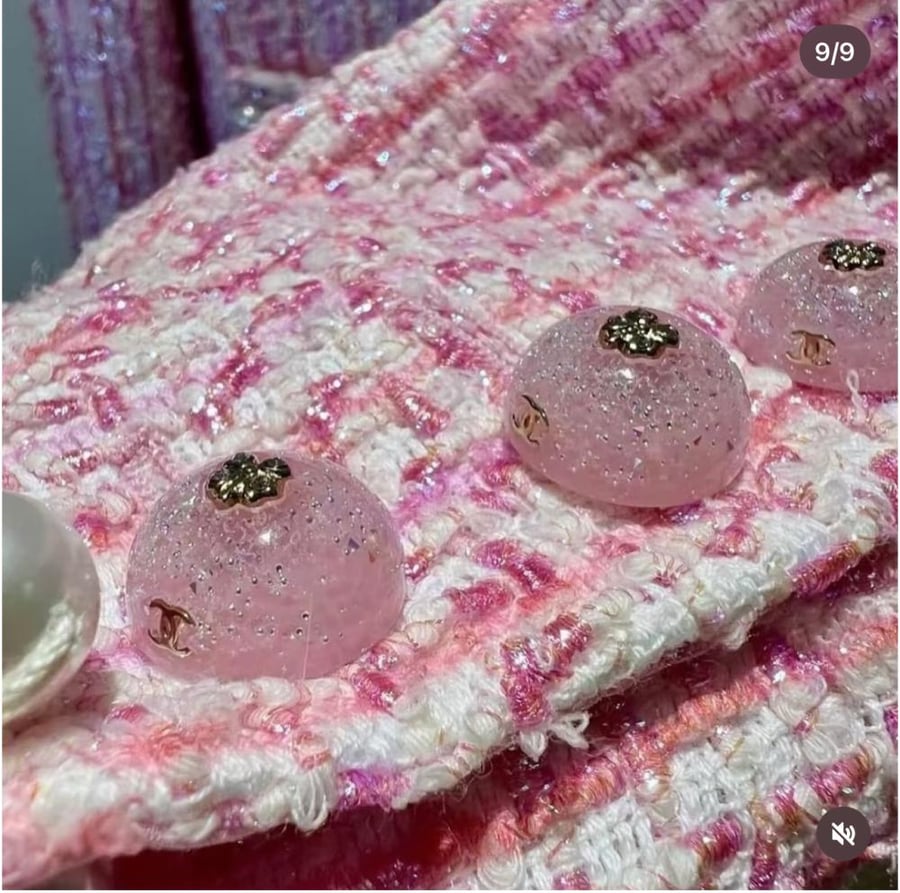 CHANEL PINK TWEED JACKET 2025 جاكيت شانيل وردي تويد بأزرار أمامية