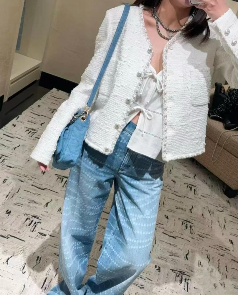 2025 Chanel white pearls tweed jacket جاكيت شانيل تويد أبيض لؤلؤي