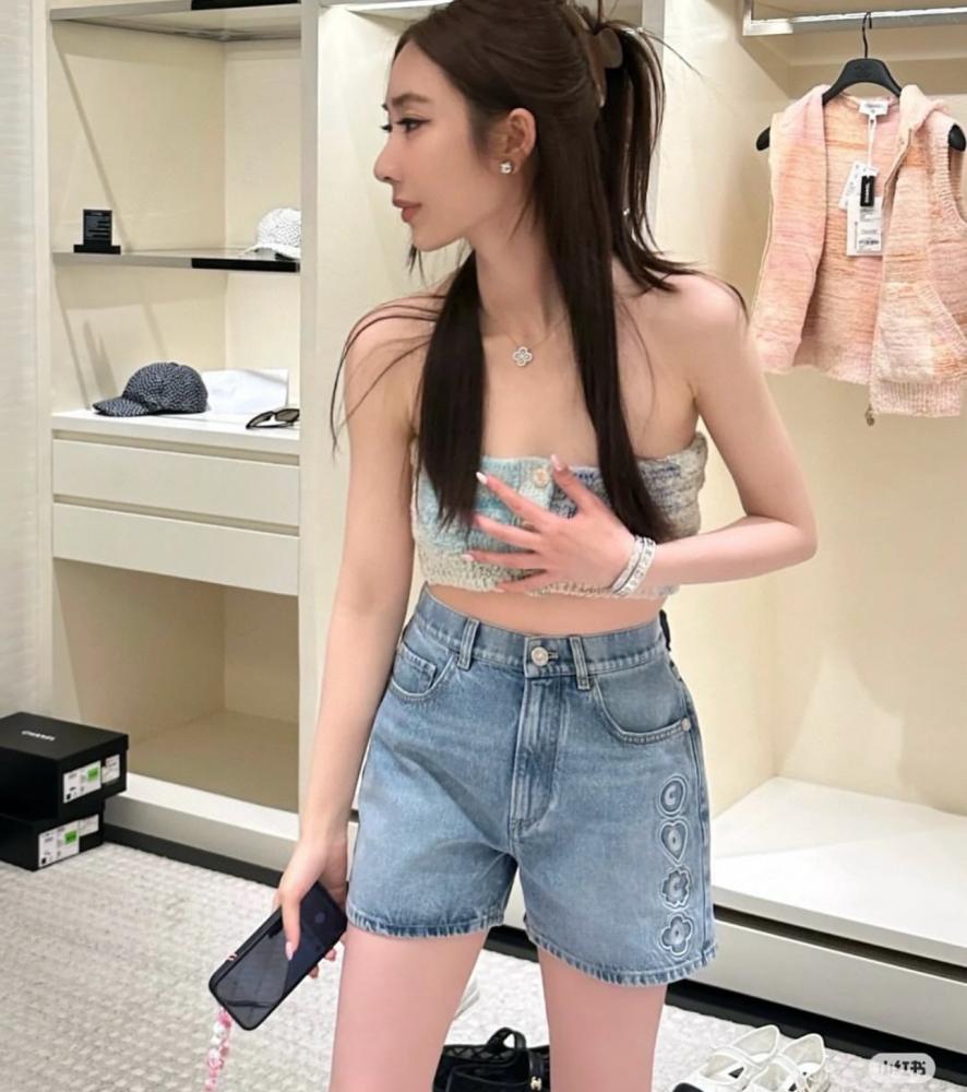 شورت شانيل دينم  شاطئ كوكو بيتش أزرق 2025 Chanel Coco Beach shorts