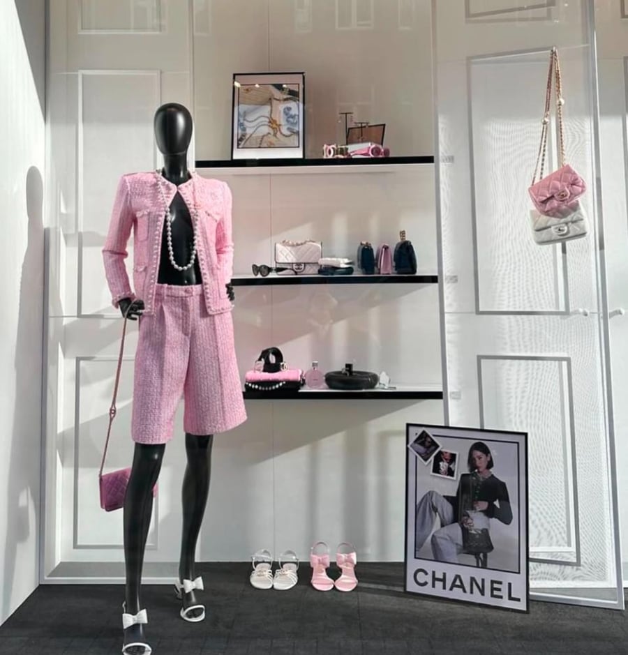 CHANEL PINK TWEED JACKET 2025 جاكيت شانيل وردي تويد بأزرار أمامية 2025