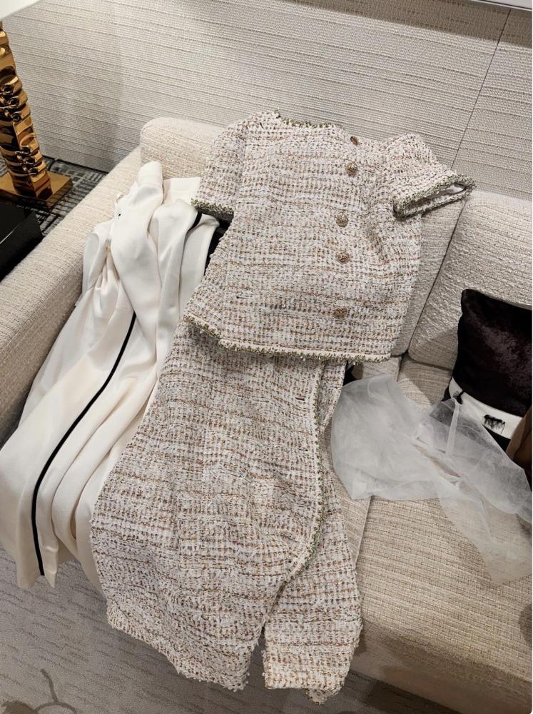 Chanel tweed skirt 2026 تنورة شانيل تويد ذهبي أخضرك طويله