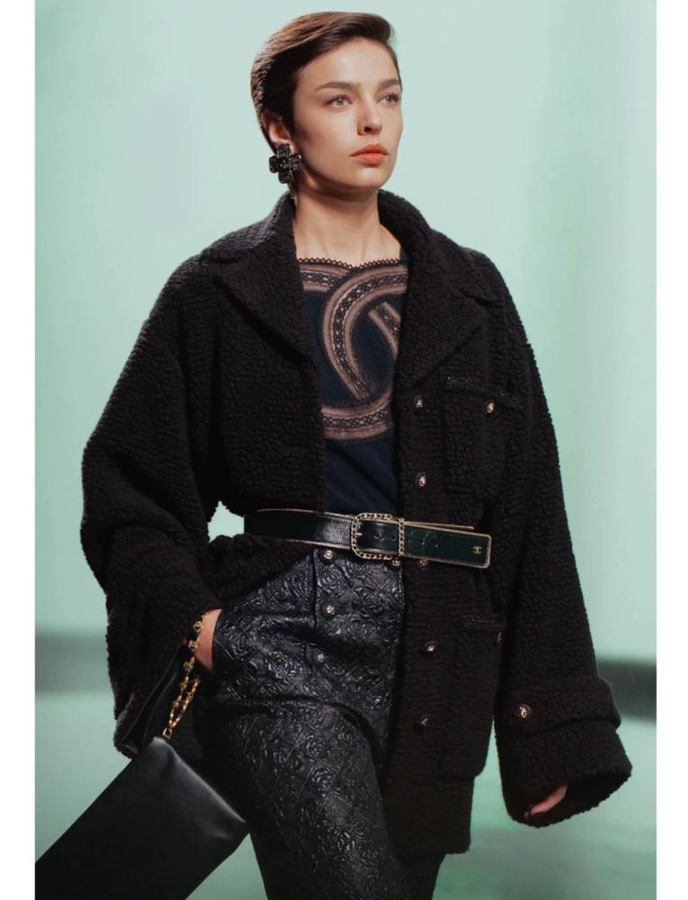 CHANEL  CC PRINTED BLACK SHIRT 2025 قميص شانيل أسود لوقو CC