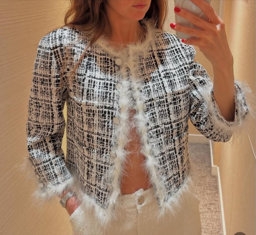 2025 CHANEL TWEED FEATHERS JACKET جاكيت شانيل تويد ريش أبيض أسود