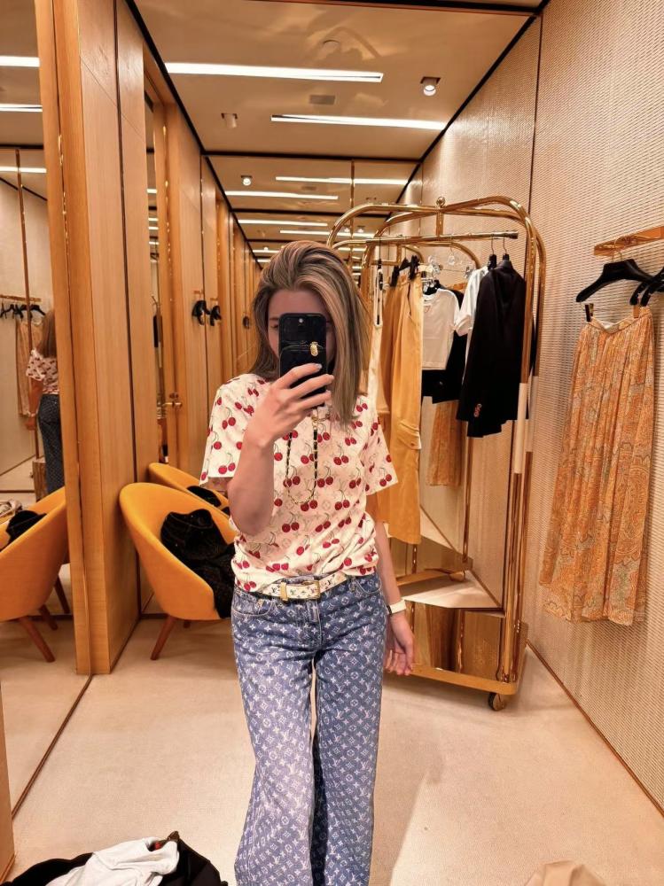 شيرت لوييس فيتون كرز قميص بلوزة Louis Vuitton red cherries T Shirt