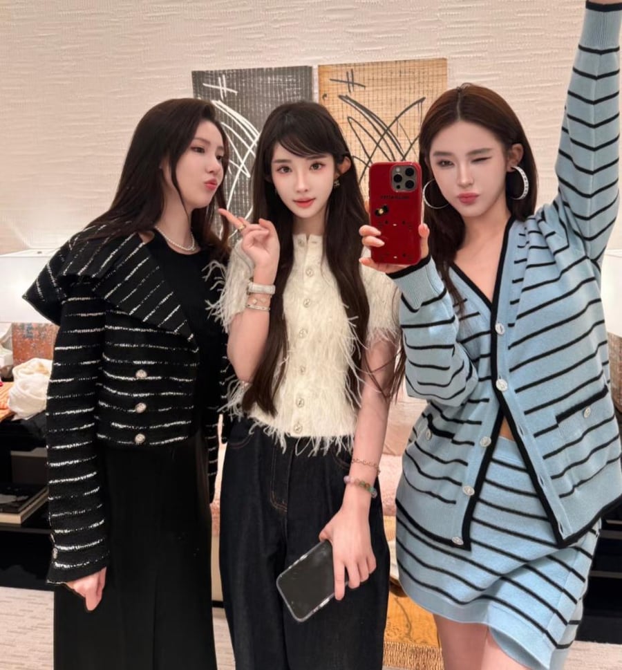 Chanel blue black lines cashmere cardigan شانيل  كارديجان كشمير أزرق