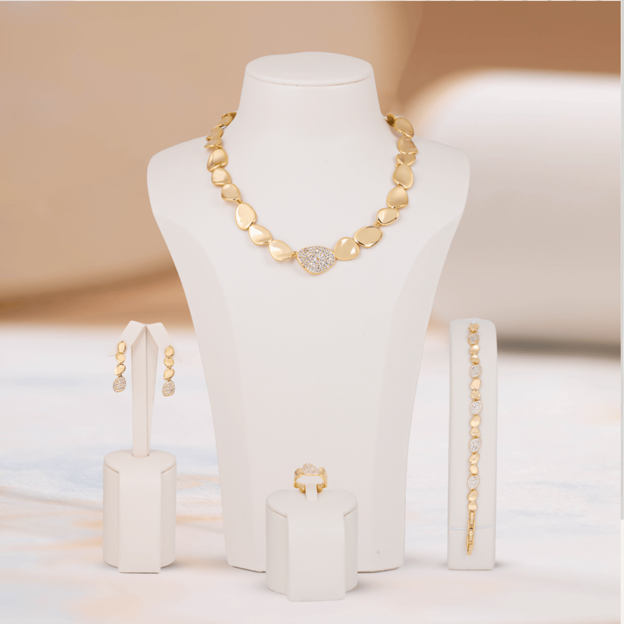 طقم الحصى الذهبي